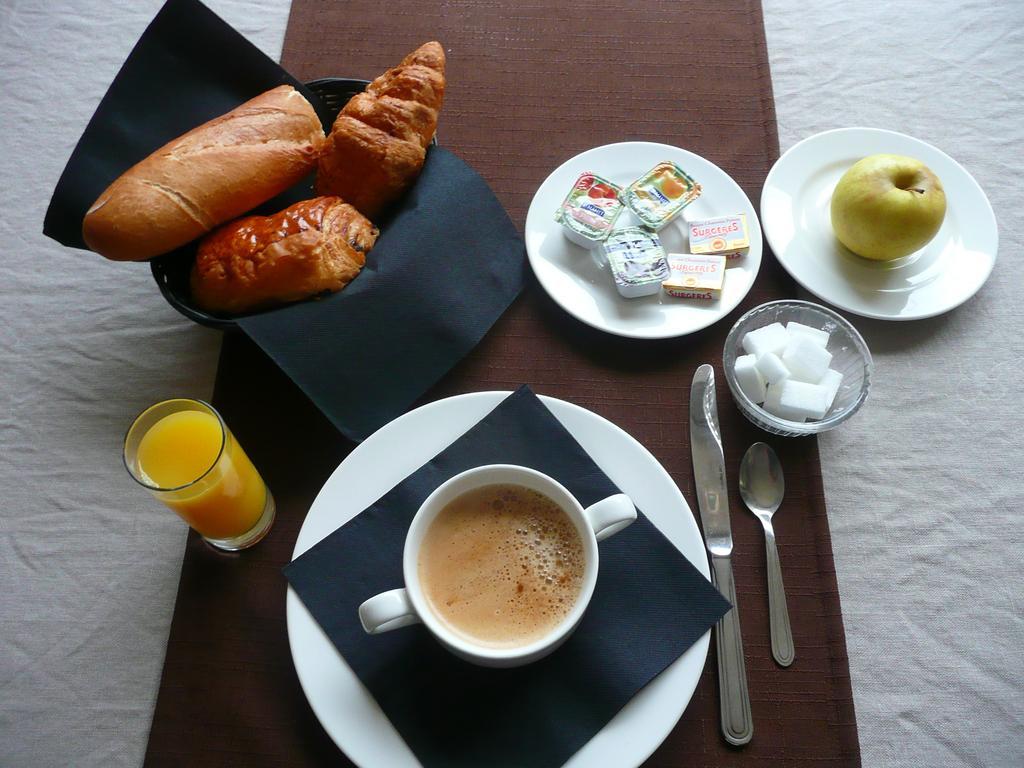 Atrium 3*