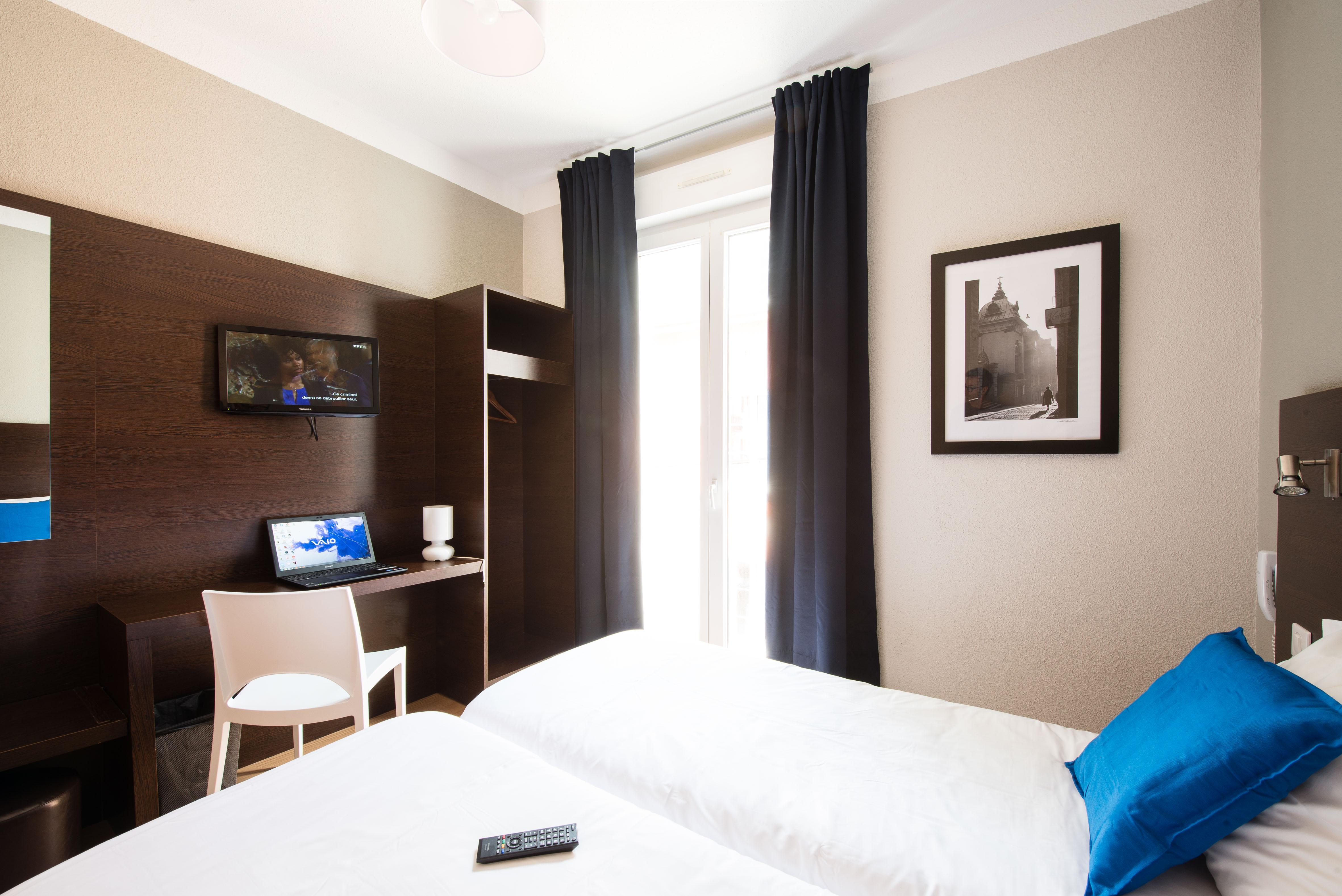 Atrium Mondial Hotel